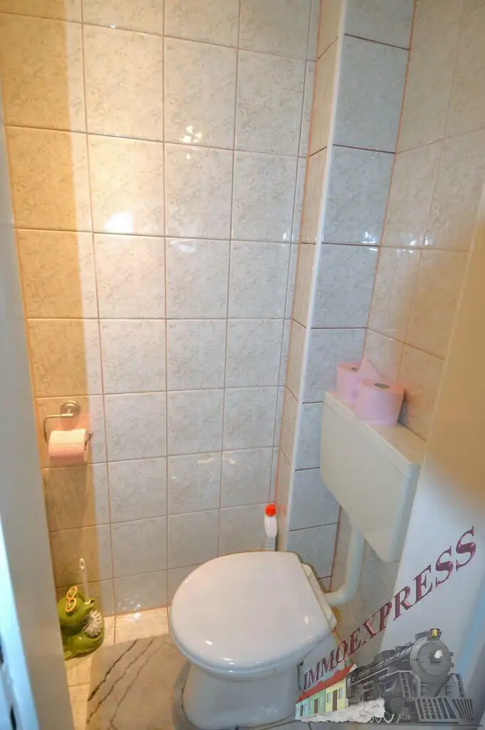Ein-/ Zweifamilienhaus auf 1.490 m² mit Einliegerwohnung und Garage - Sackgasse