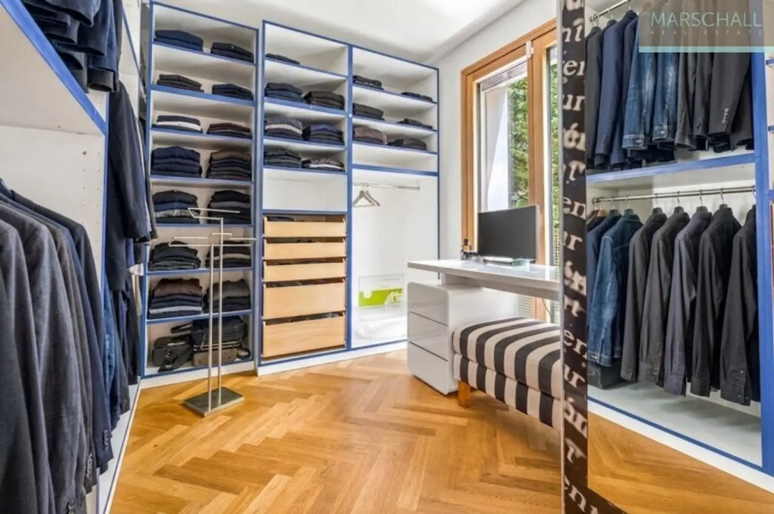 Ankleideraum oder zusätzliches Zimmer