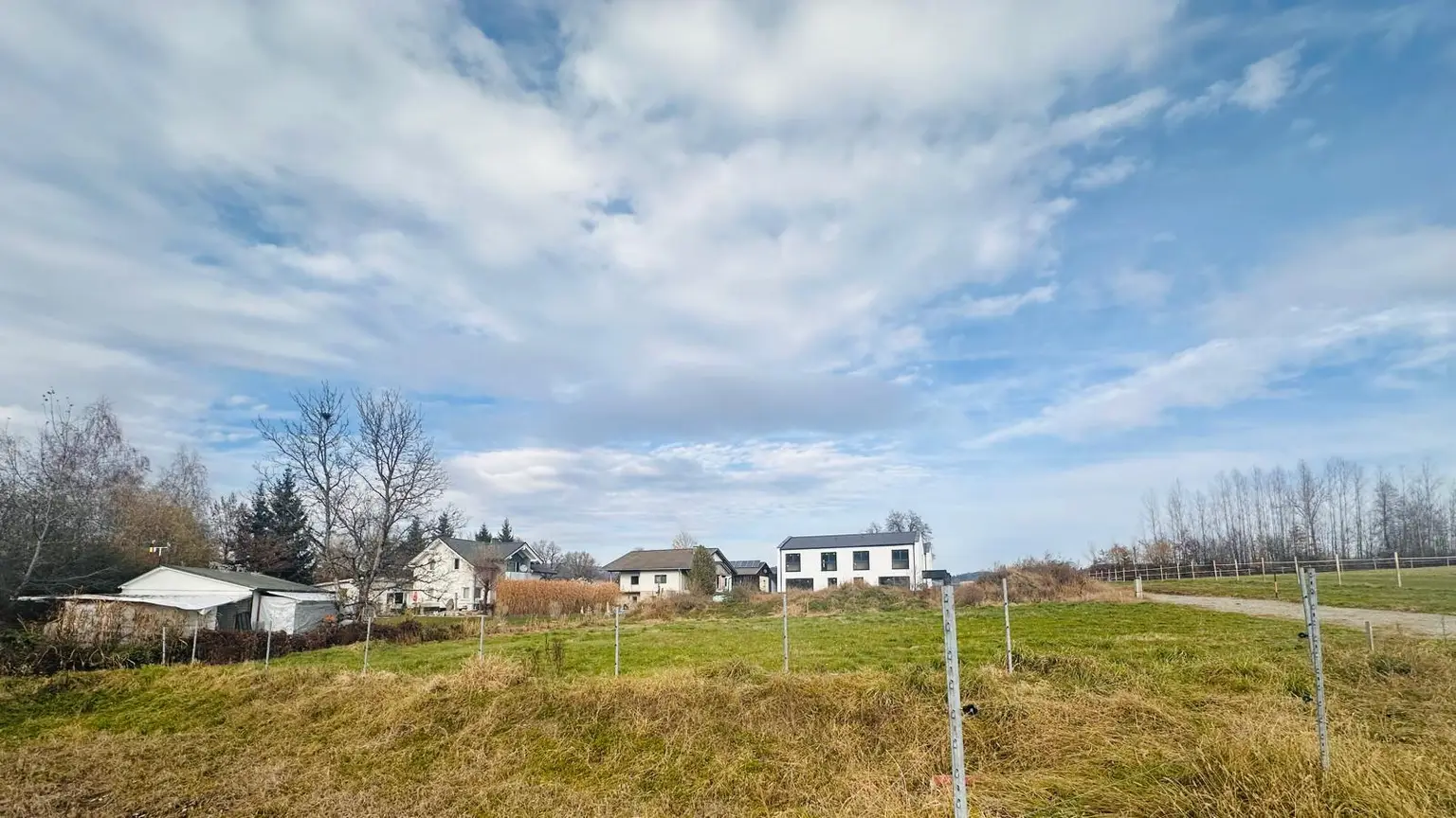 Großes Baugrundstück mit hohem Freizeitwert!