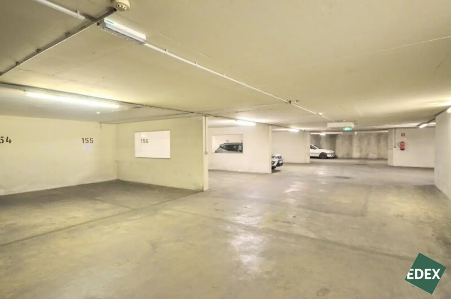 Garagenstellplatz mit Elektro-Ladestation in der Schottenfeldgasse zu vermieten