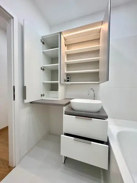 WUNDERSCHÖN SANIERTE WOHNUNG DIREKT AM AUGARTEN - ANKOMMEN UND WOHLFÜHLEN!