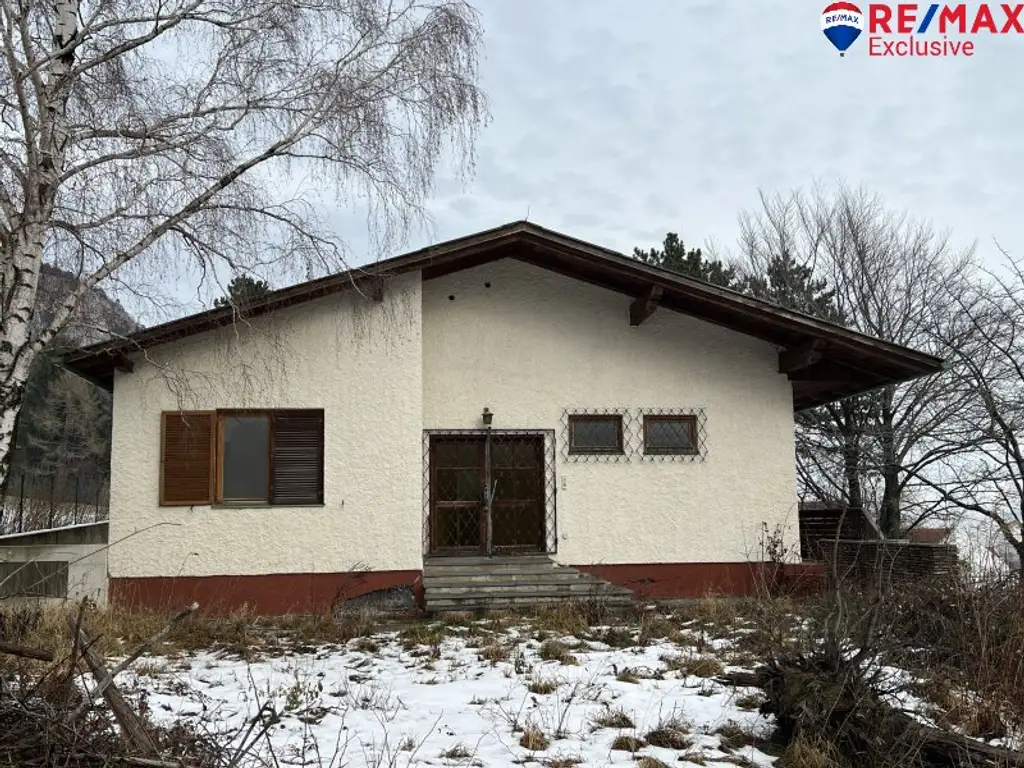 Der Hohen Wand und dem Schneeberg so nah! Sanierungsbedürftiges Einfamilienhaus mit Garten und Garage!