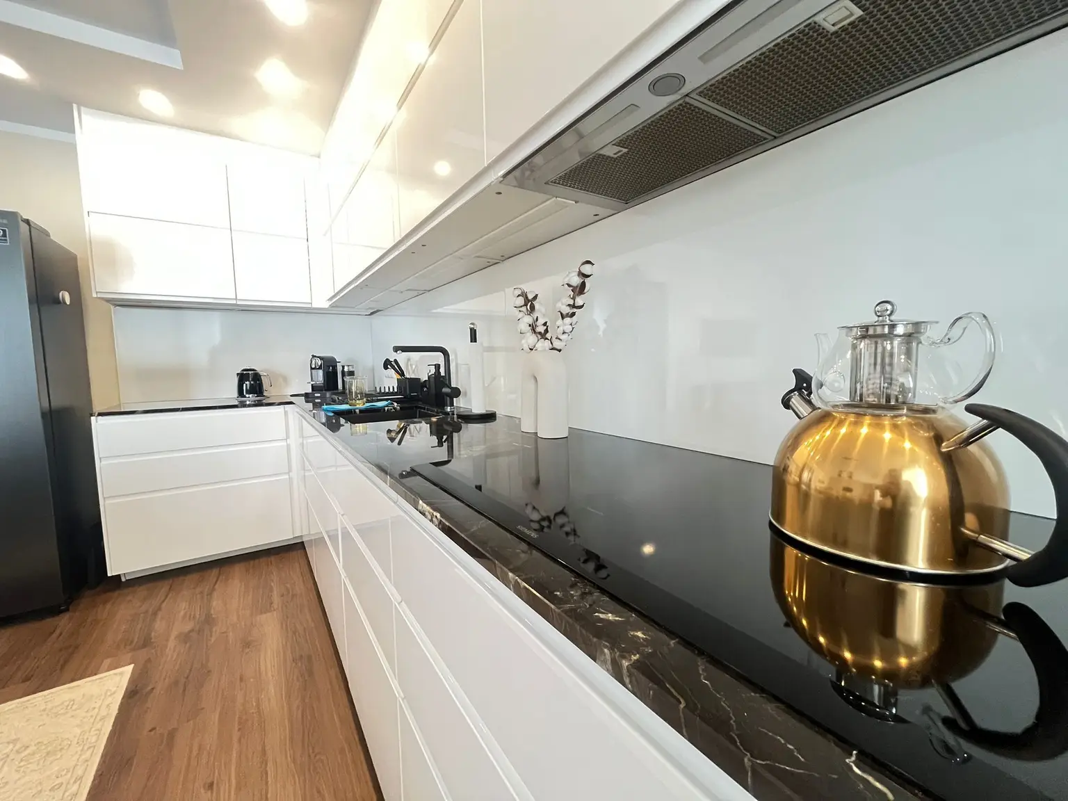 Stilvolle 3-Zimmer-Wohnung in Toplage 1070 – ruhig, renoviert, vollmöbliert und Garagenstellplatz