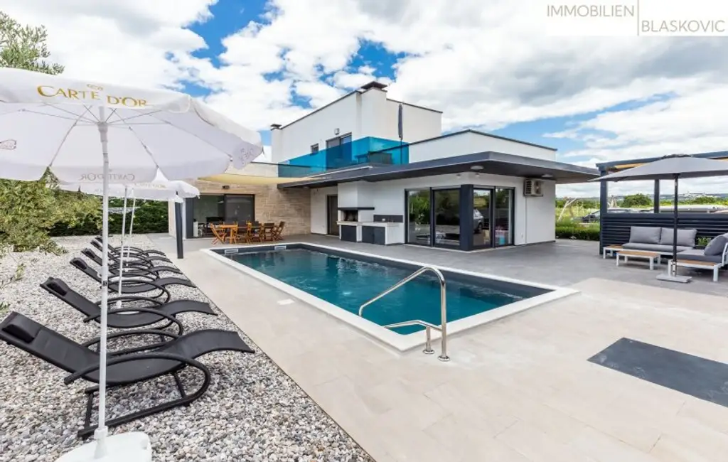 Wunderschöne Villa mit Pool in der Nähe von Visnjan