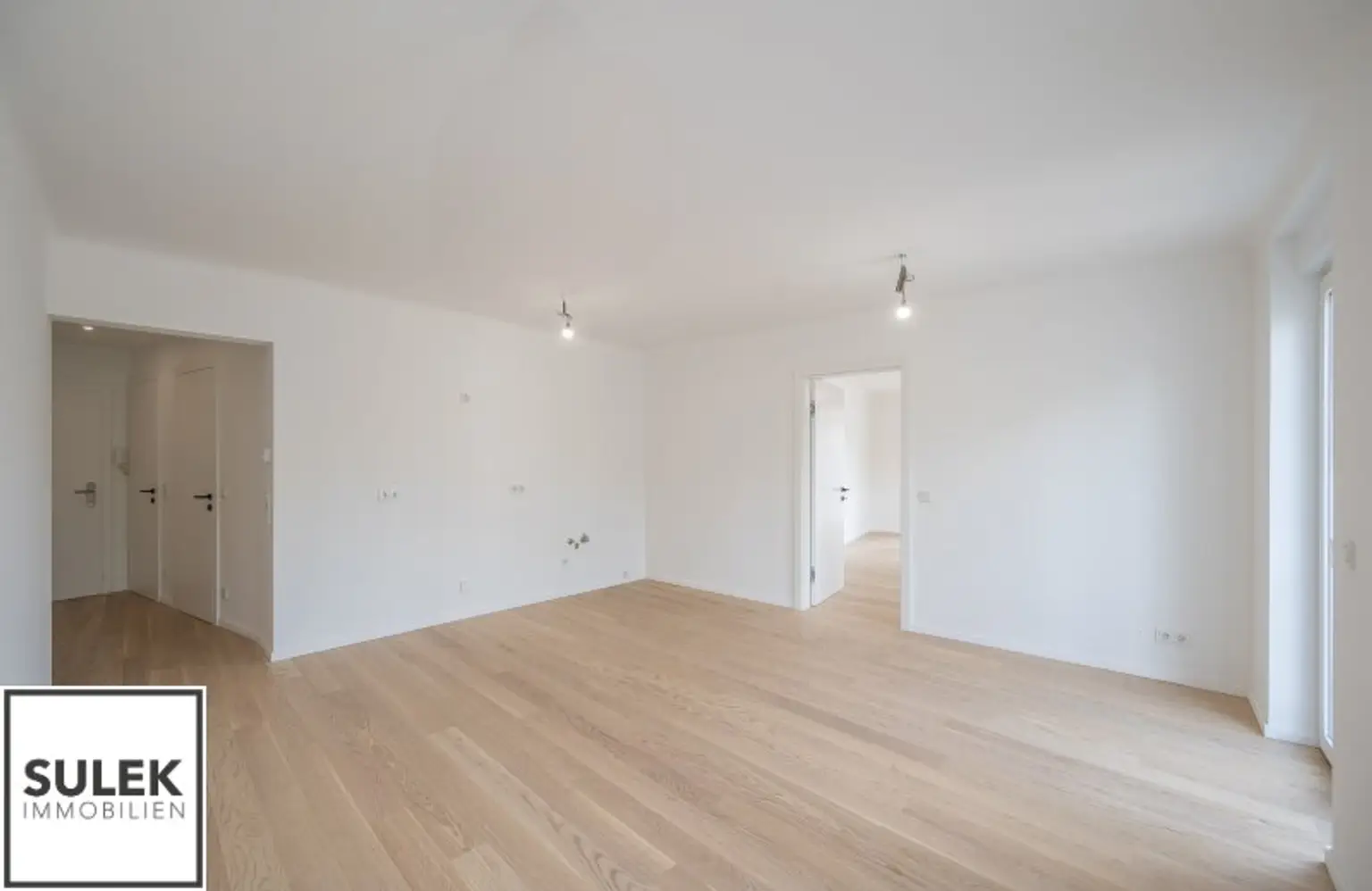 **Neu generalsaniert** Zentrale Lage mit Donaukanal-Blick und 2 getrennt begehbare Zimmer - perfekt für die Vermietung!
