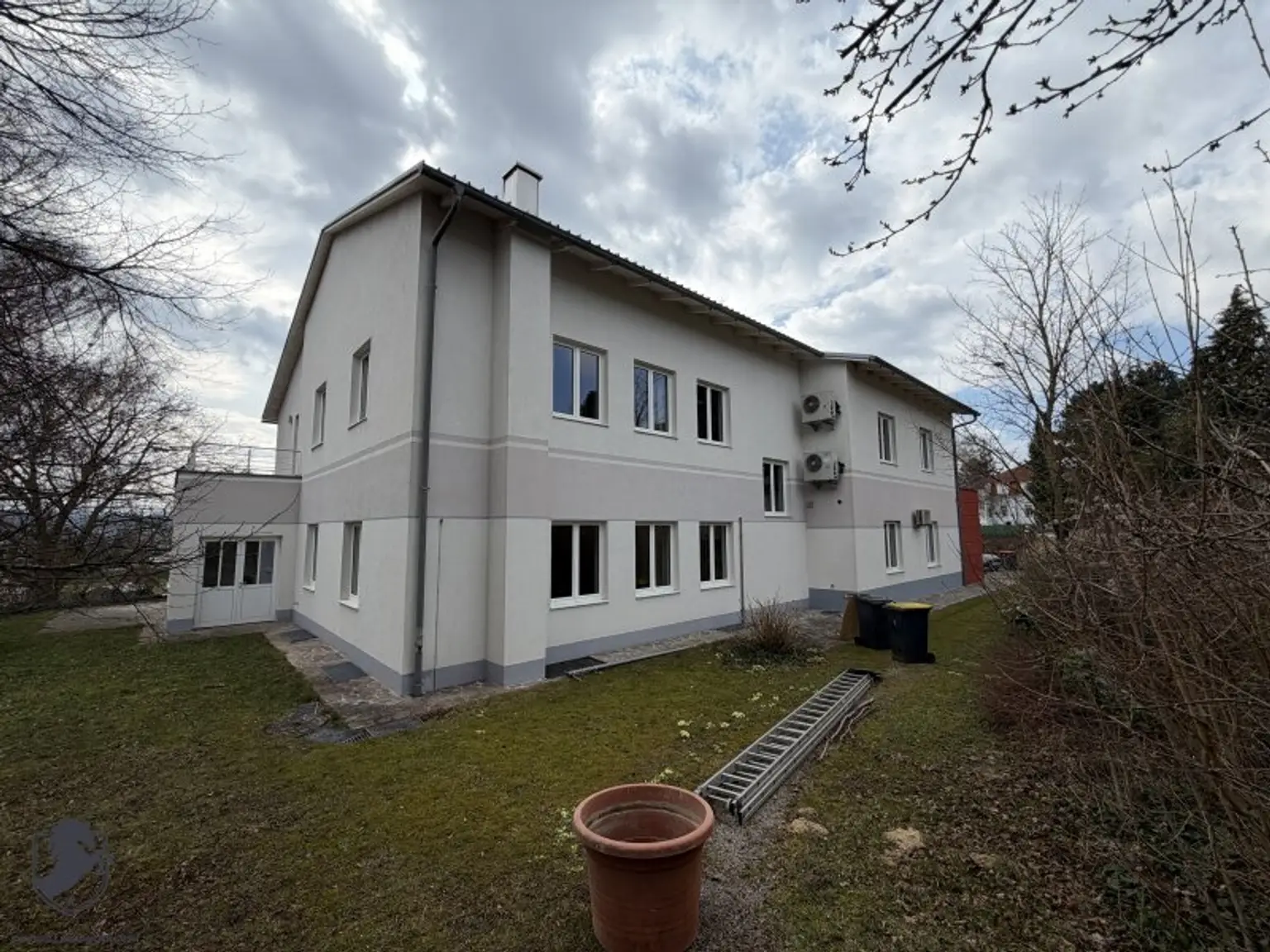 Bürogebäude nahe Haubiversum – Arbeiten mit Ötscherblick