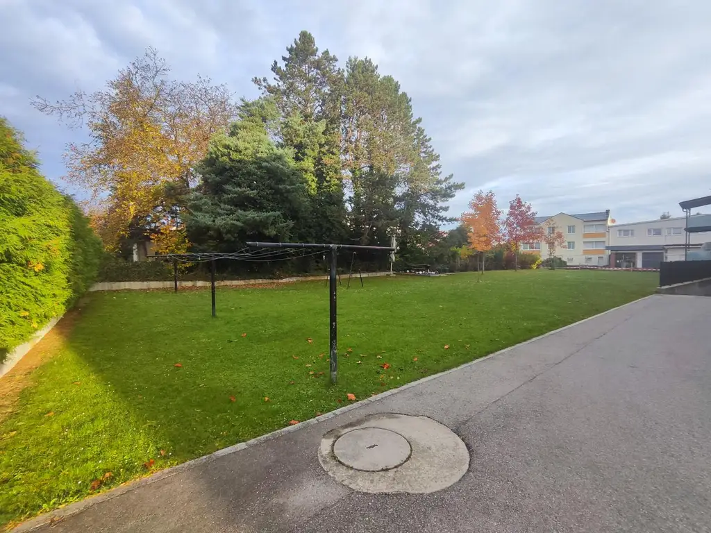 Vermietete, generalsanierte Wohnung mit Garage, Autoabstellplatz