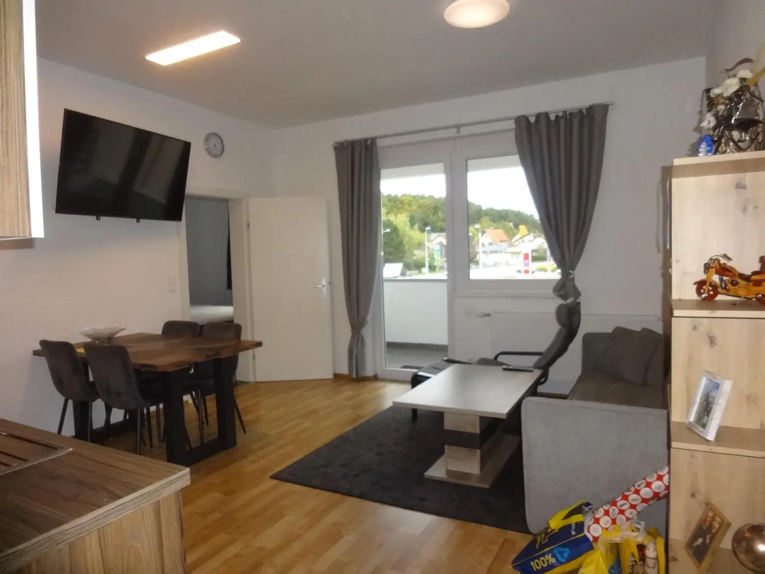 MIETE - TOLLE, MODERNE ZWEIZIMMERWOHNUNG MIT LOGGIA!