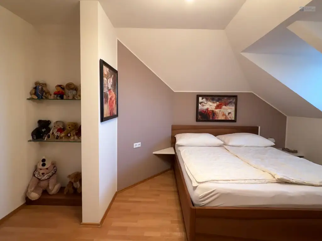 GARTENPARADIES   -  9.000 M² - 
LANDHAUS IN PARKLANDSCHAFT  
NUR 30 MINUTEN VON WIEN