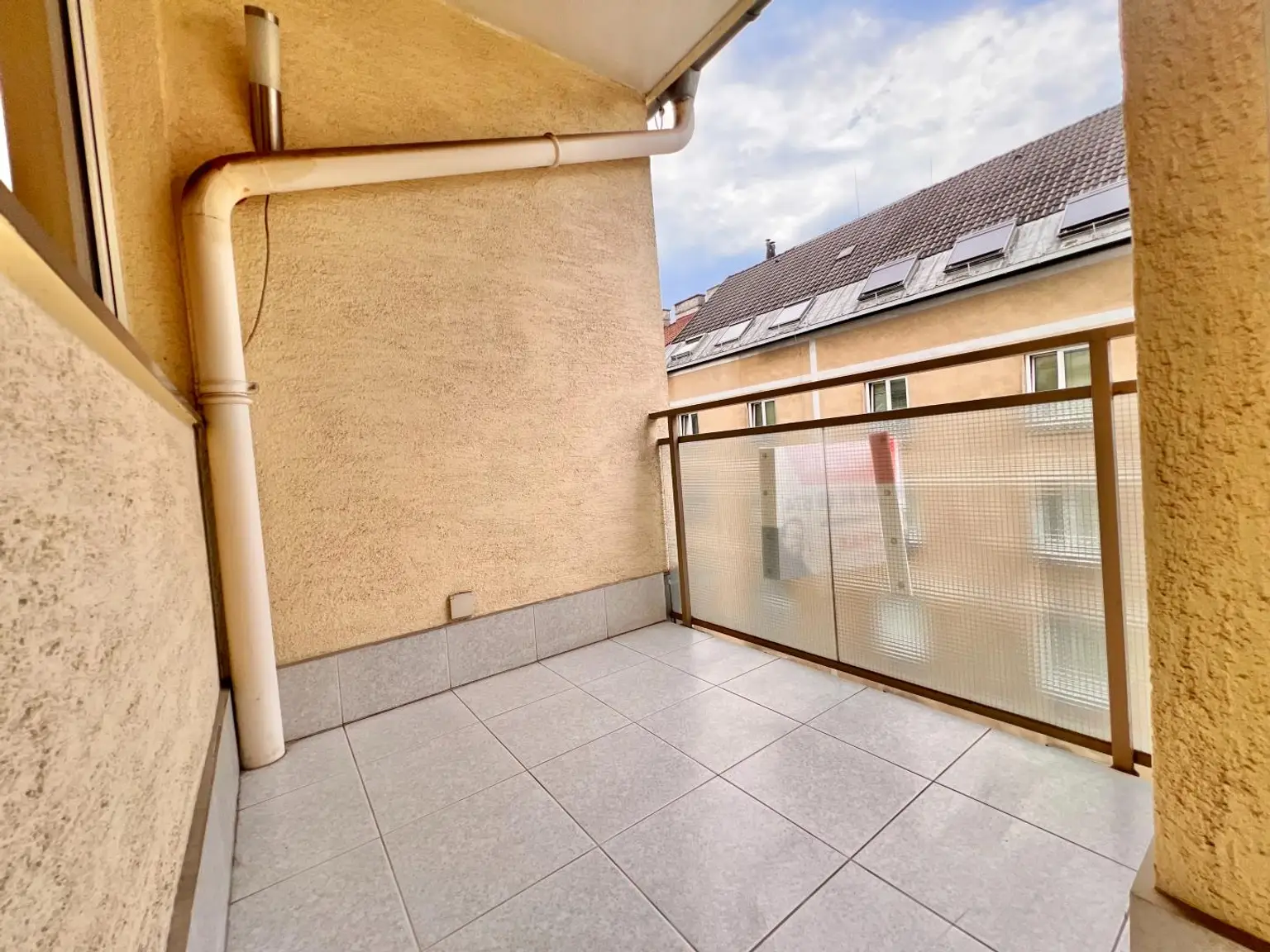 Familientauglich! 4 Zimmer + Loggia nähe Brunnenmarkt