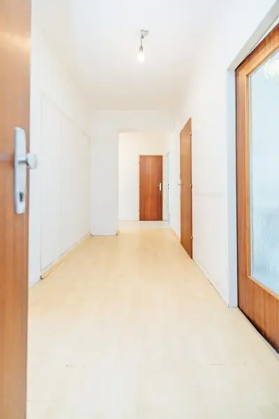 GEIDORF I UNSANIERTER WOHNJUWEL I RUHIGE LAGE MIT GRÜNBLICK I HOHE RÄUME I ALTBAUCHARME MIT PARKETT I BAD MIT  BADEWANNE I PROJEKT WOHNEN