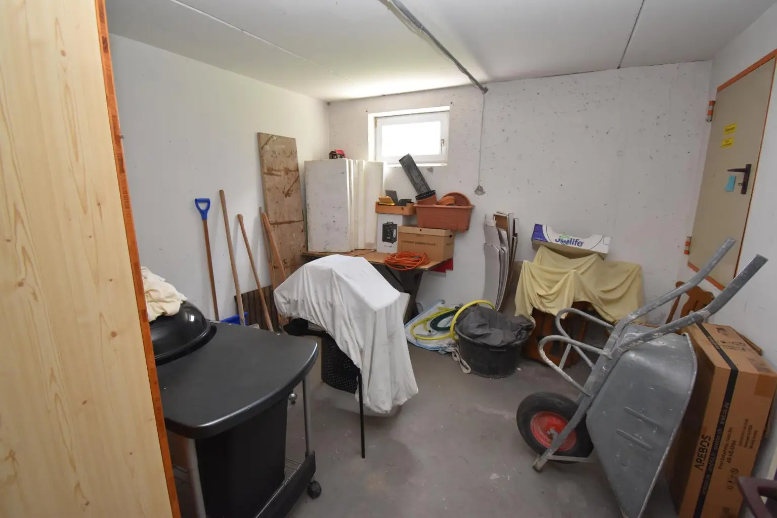 Zweifamilienhaus in ländlicher Alleinlage mit landw. Grundfläche