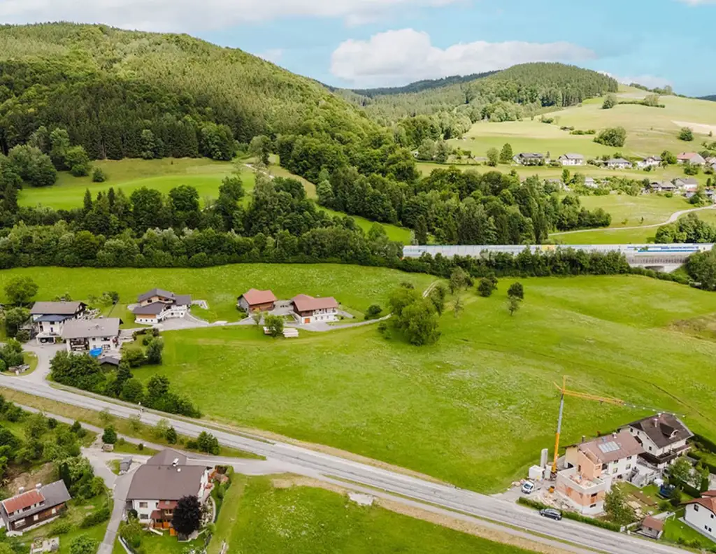 Zwischen Mondsee und Attersee - ein Grundstück mit Perspektive