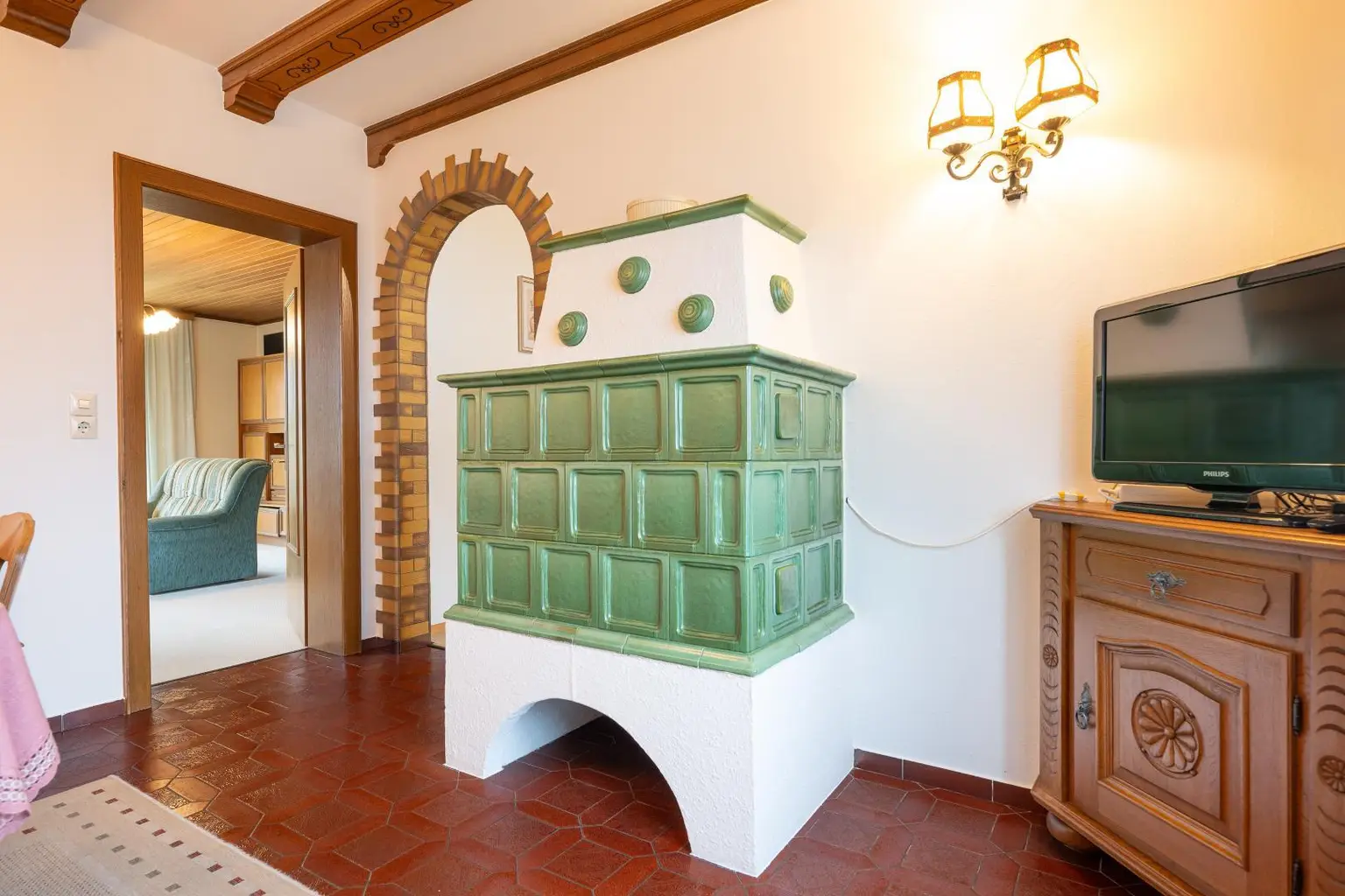 Wohn- Esszimmer mit Kachelofen_EG