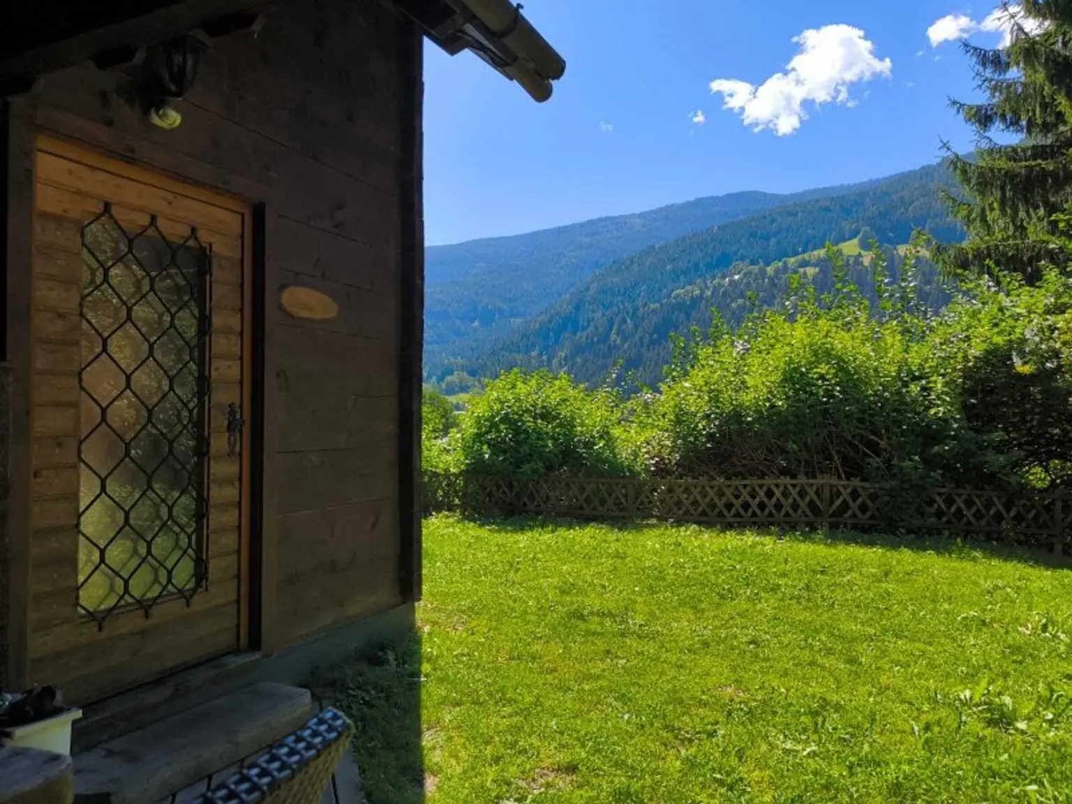 Einmalige Gelegenheit – Uriges Ferienhäuschen in traumhafter Naturlage mit Panoramablick auf den Afritzer See und privaten Seezugang