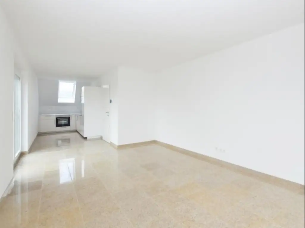 ATEMBERAUBENDE WOHNUNG MIT BALKON - ZENTRAL BEGEHBARE ZIMMER - KÜCHE - AB SOFORT!