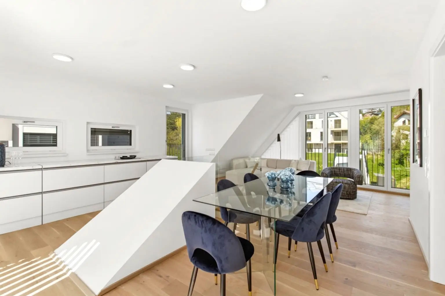 C | ++ WEITBLICK. RUHE. STIL. ++ 3-ZIMMER-MAISONETTE in BESTLAGE | Prima Service Immobilien