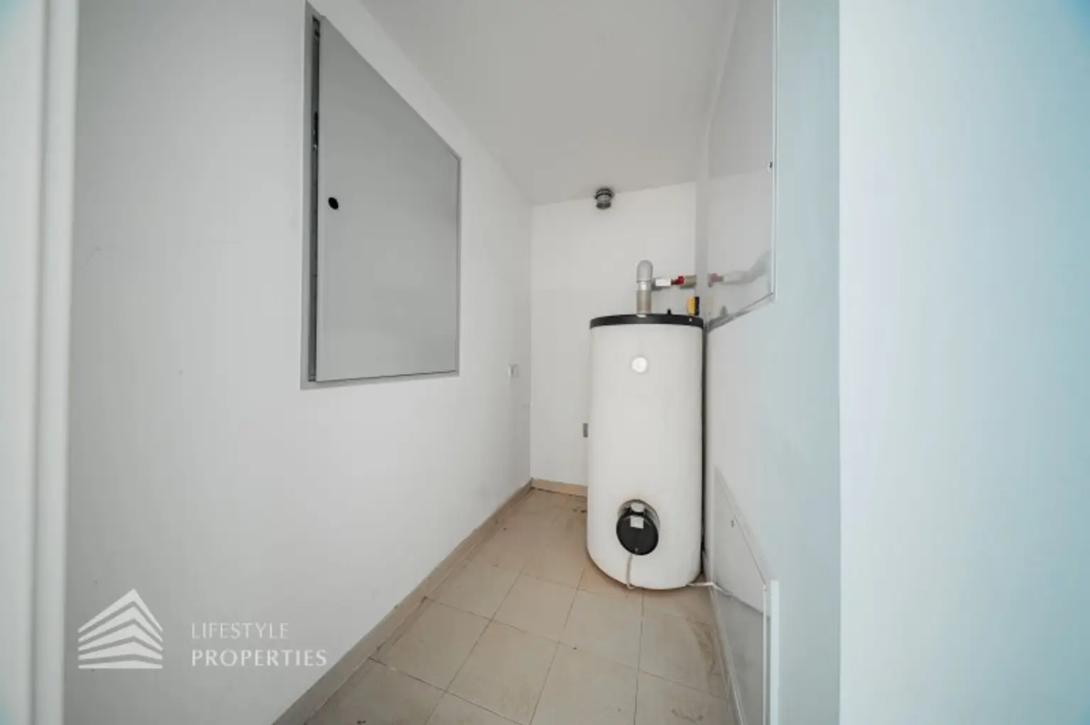 Wunderschöne 4 - Zimmer Wohnung mit Terrasse und 2 Balkonen