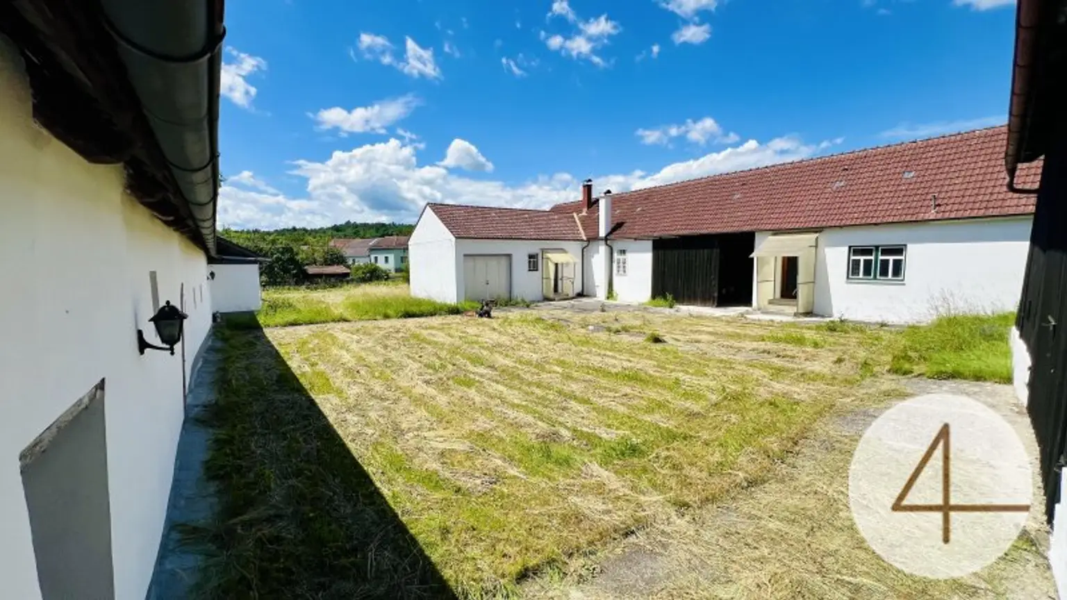 6 Minuten nach Geras - gut erhalten und teils renovierter Vierkanthof - großes Grundstück 2601m² - Brunnen am Grund