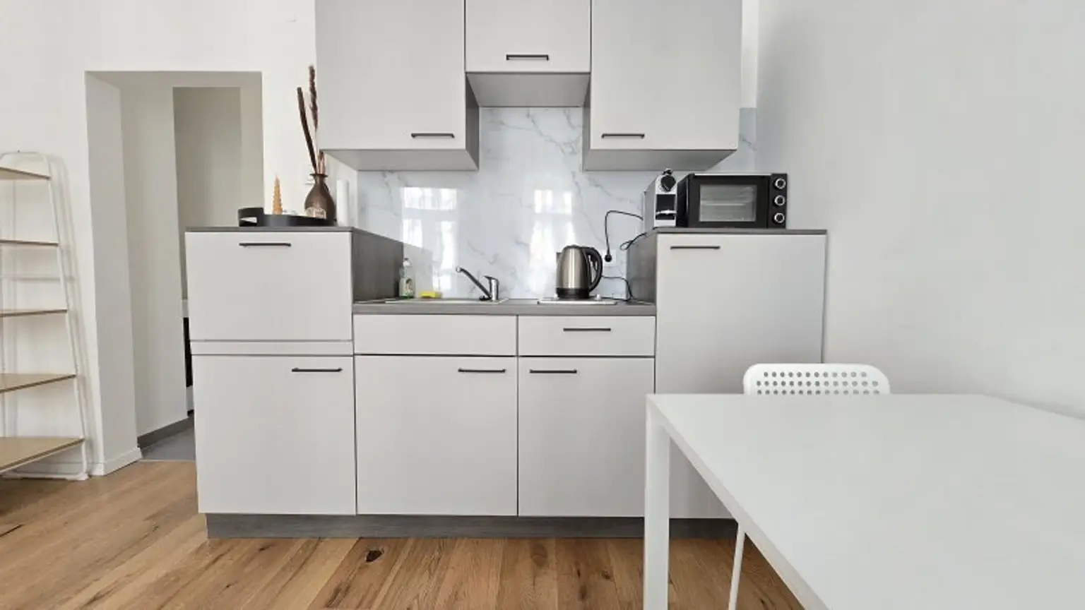1. Zimmer Wohnung, Altbauwohnung