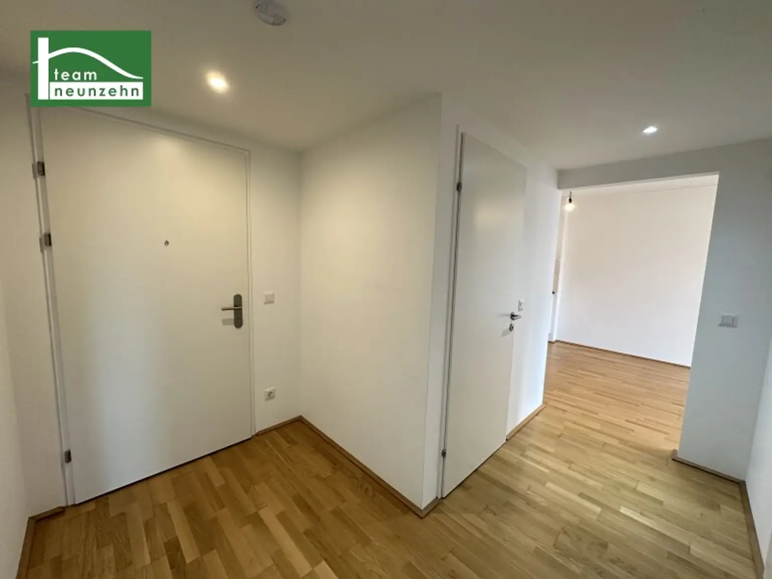 Klimatisierte Dachgeschoss-Wohnung mit Traumbad und Terrasse!