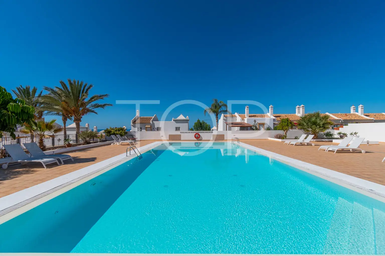 Geräumige Eckwohnung mit Terrassen und Meerblick in Playa Paraíso