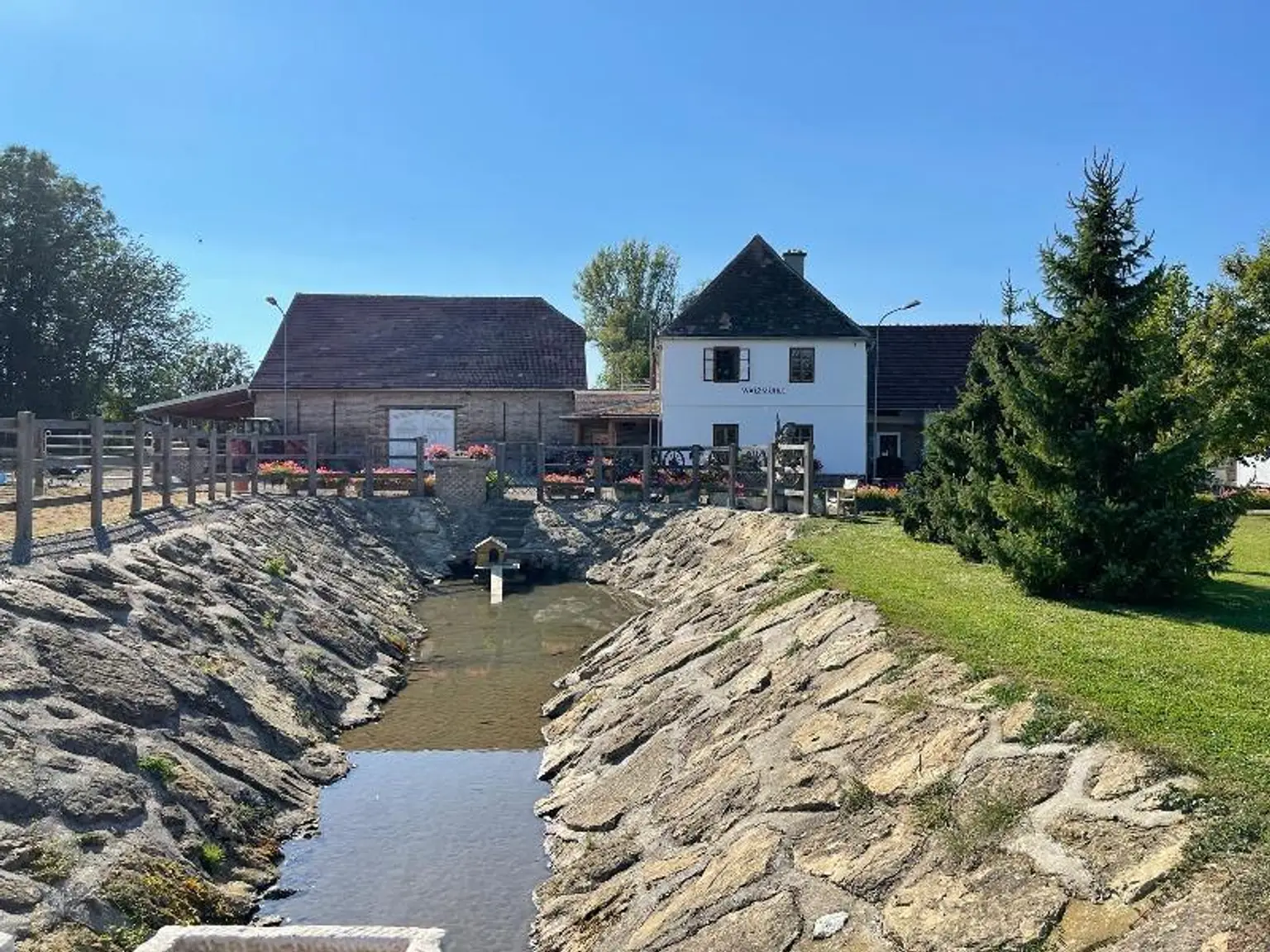 Zeitzeuge am Gartenbach – Historisches Mühlenanwesen Pferdehaltung
