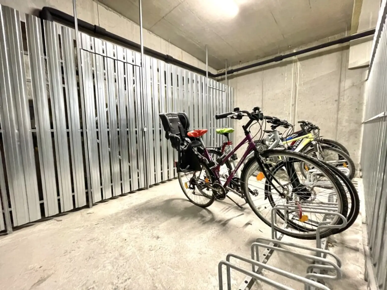 *Goldener Hirsch – Stilvolle 2-Zimmer-Wohnung mit Terrasse & Garten in der Ziedlergasse, 23. Bezirk*