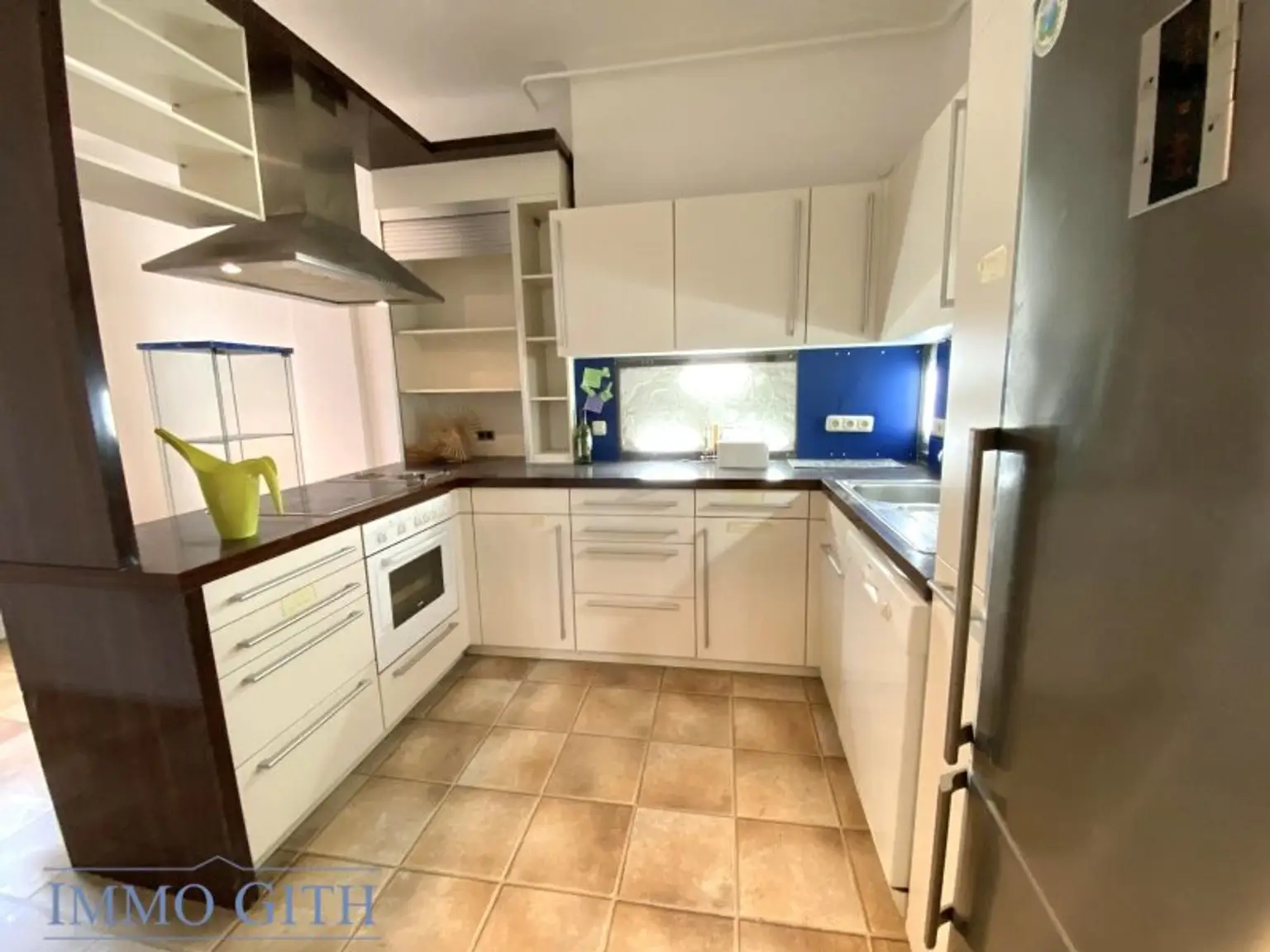 SEHR HELLE, NEU AUSGEMALTE 72m² GROSSE 3-ZIMMER-WOHNUNG MIT LIFT NAHE ZENTRUM UND HAUPTBAHNHOF ZU KAUFEN!