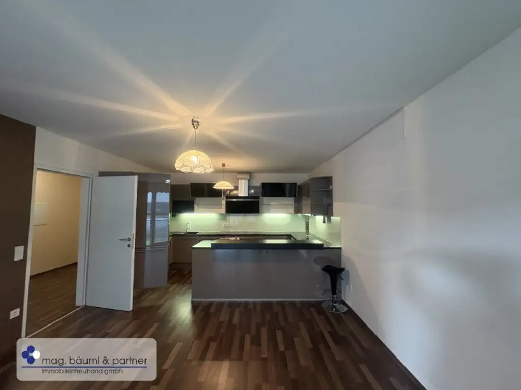 Elegante, neue 4 Zimmerwohnung mit grossartigem Balkon und Grünblick