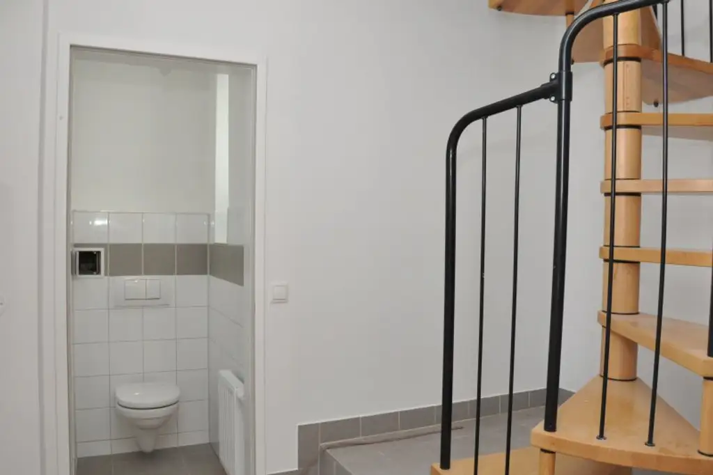 Erstbezug | Top sanierte 2-Zimmer Maisonette | 2 Balkone | unbefristet