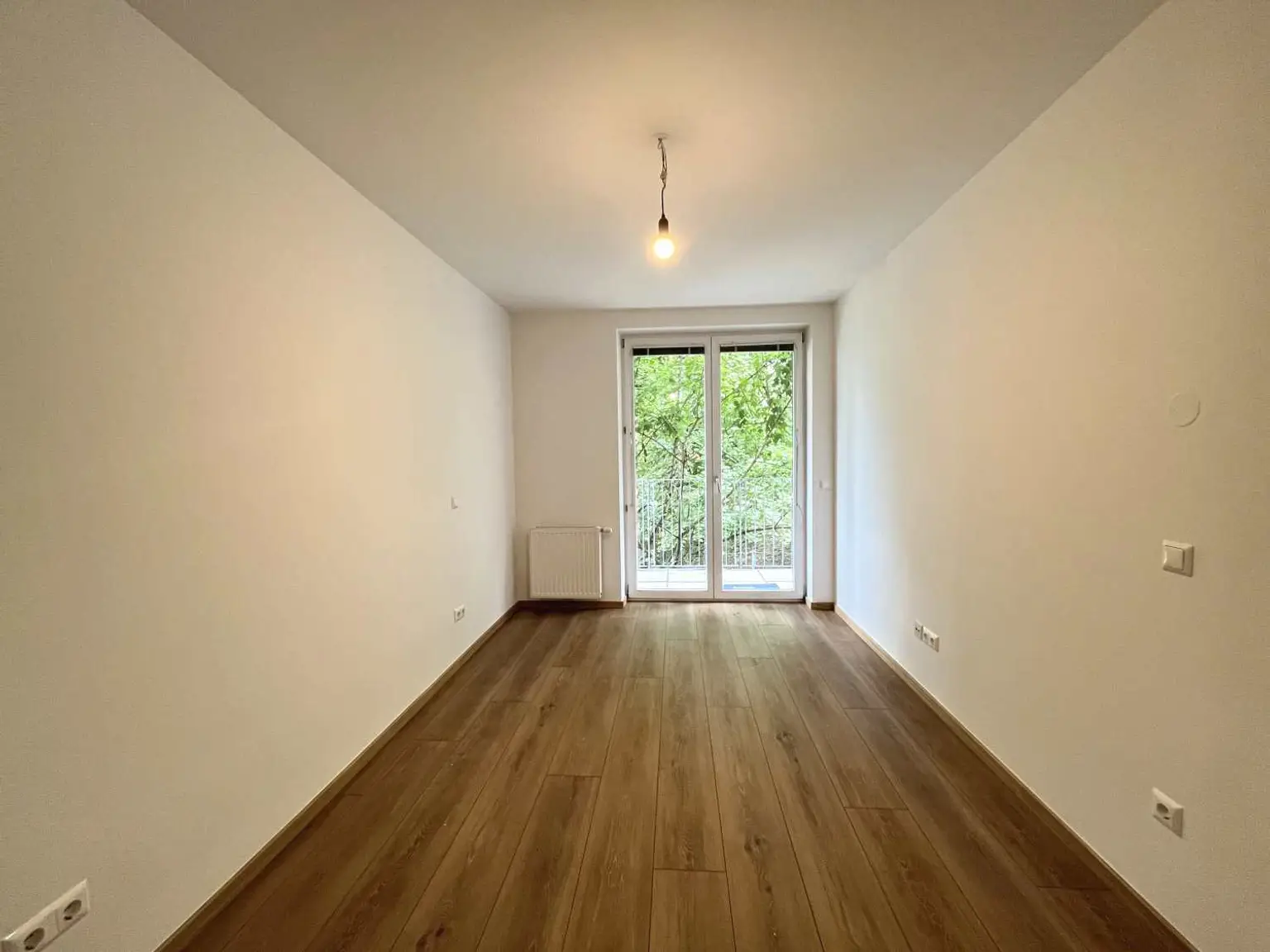 Teilsanierte 2-Zimmer-Wohnung mit Balkon in den grünen  Innenhof!