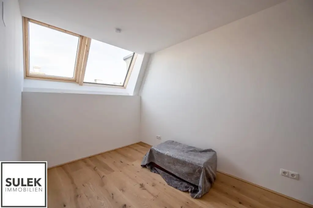 Erstbezug mit weitläufigem & lichtdurchfluteten Wohnbereich, sowie 2 hofseitigen Freiflächen