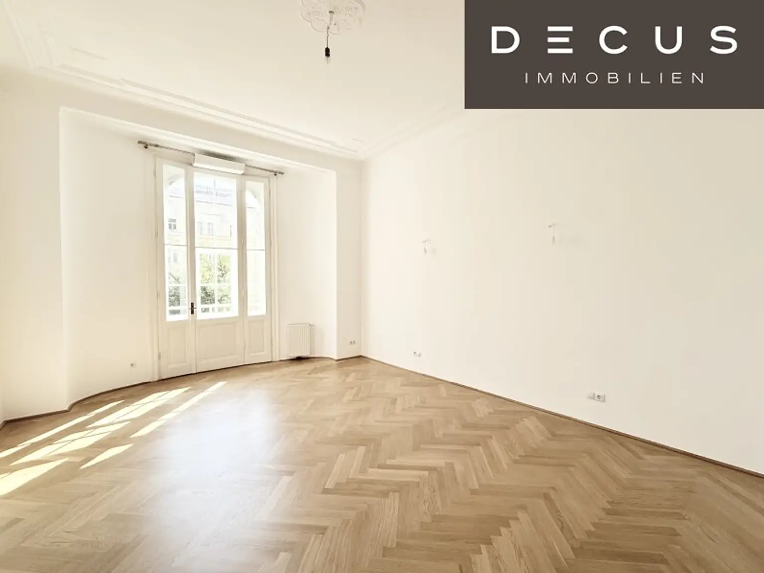 | AB SOFORT | ERSTBEZUG NACH SANIERUNG | SCHÖNER ALTBAU | NAHE ROCHUSMARKT | KEINE WGS | BESICHTIGUNGEN MÖGLICH