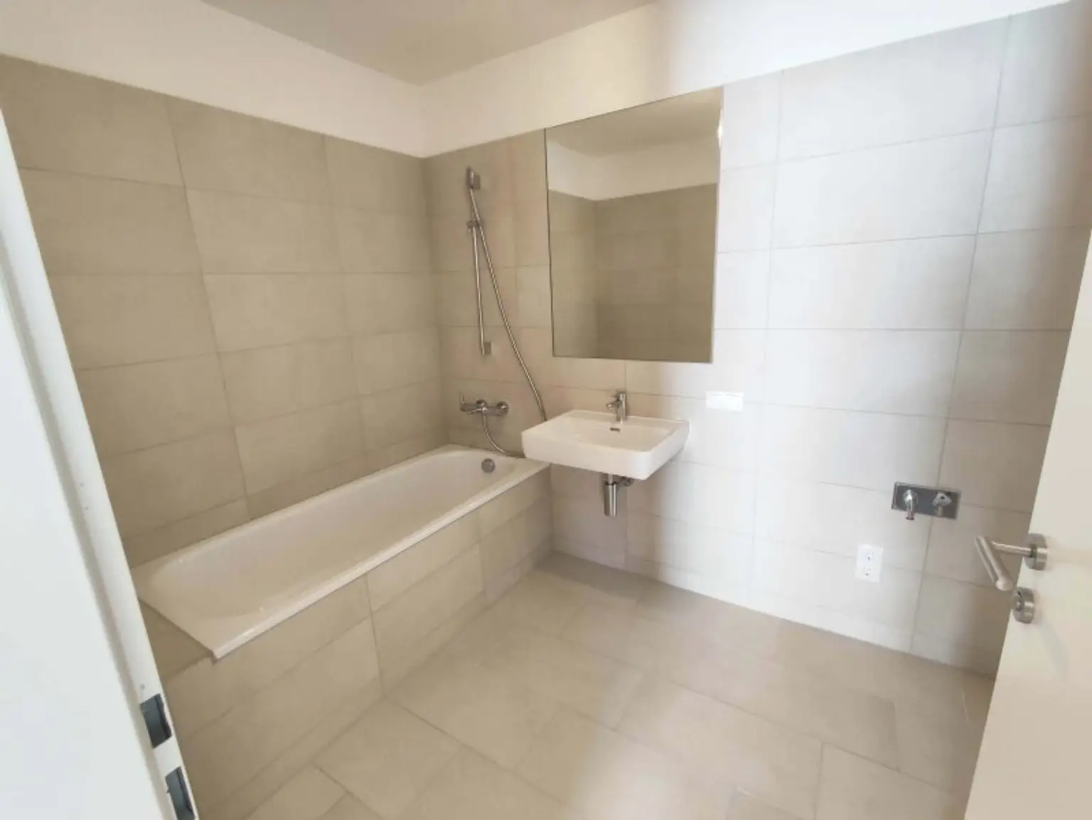 NEUBAU ERSTBEZUG! 2-Zimmer-Wohnung mit Balkon im 4. OG in 1210 Wien! Top 2/37