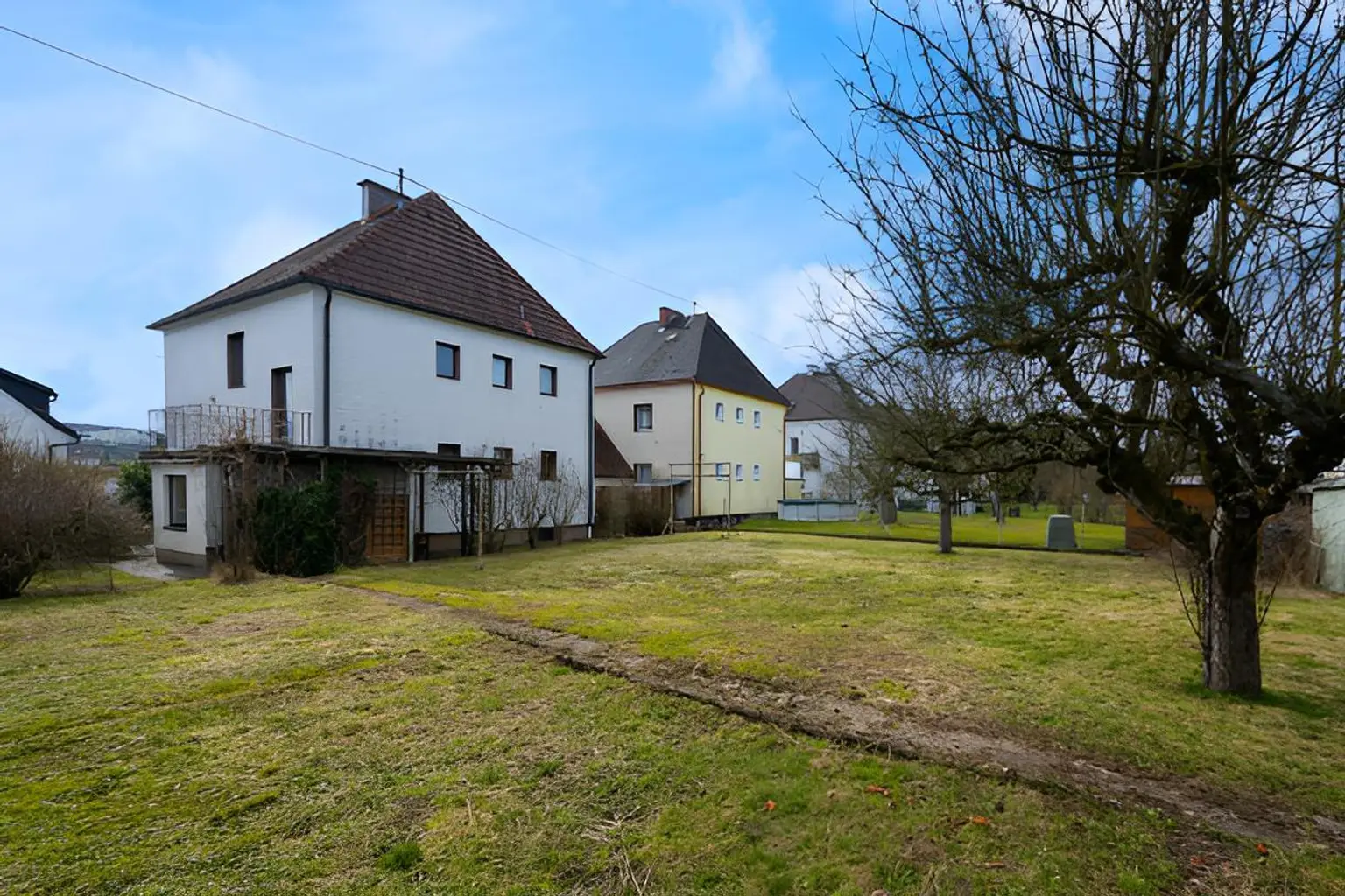 Außenansicht mit Garten 2