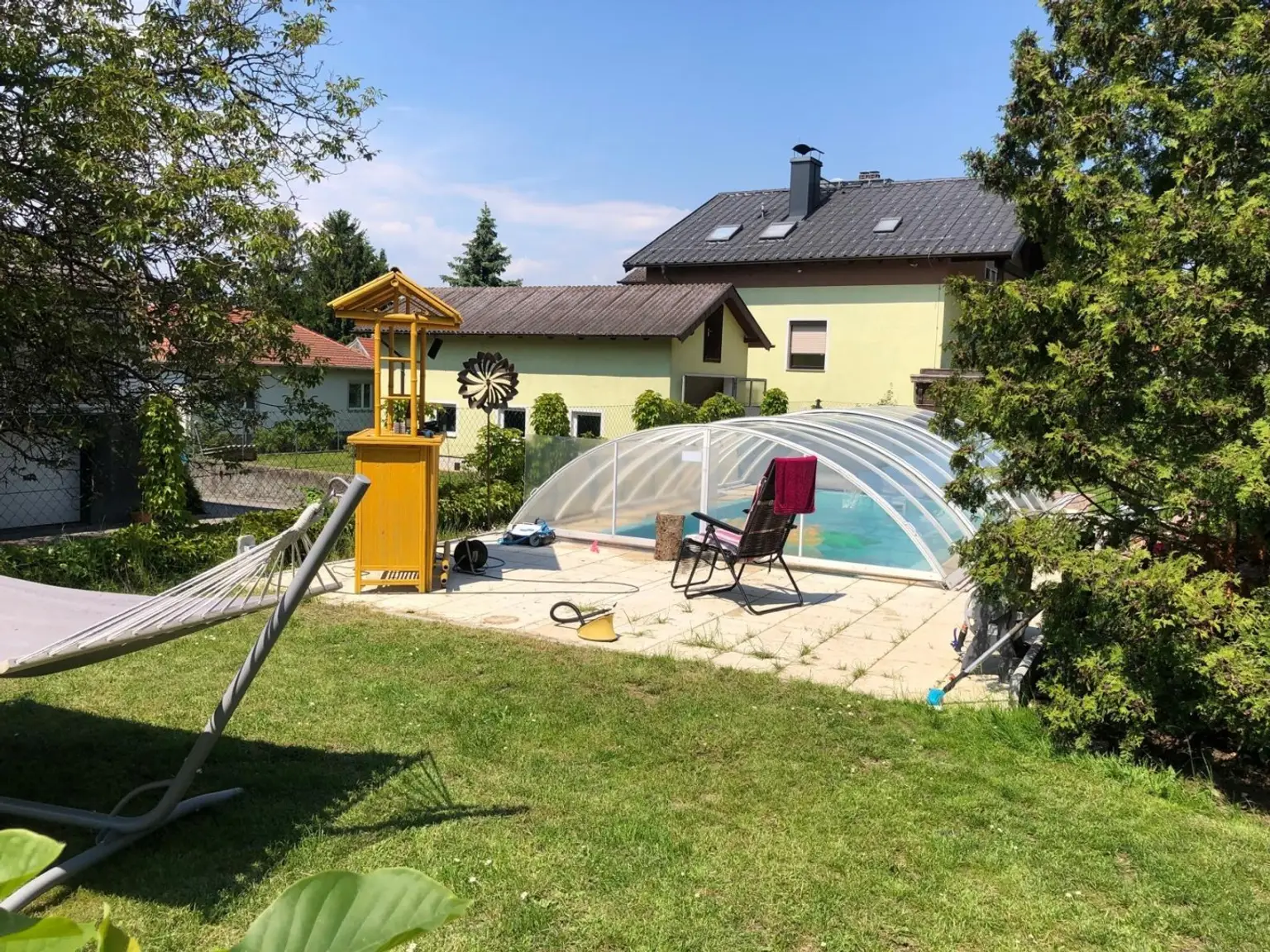 "Solides Haus mit Garten und Pool"