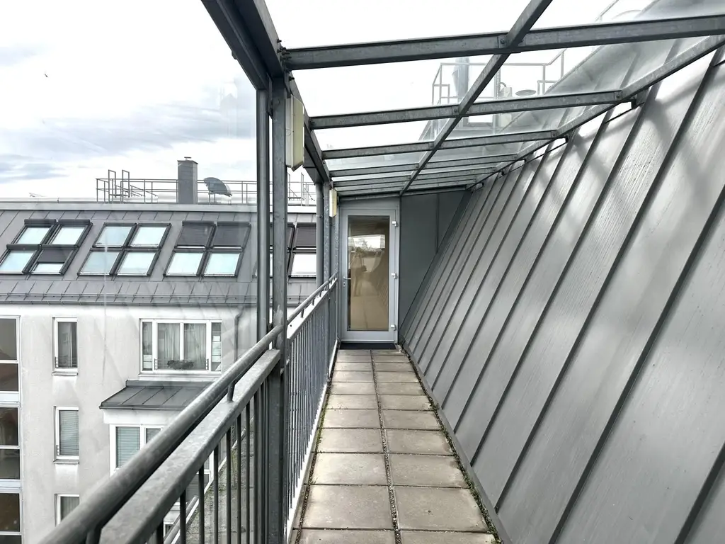 "Moderne Dachgeschosswohnung mit großer Terrasse & Garagenstellplatz"