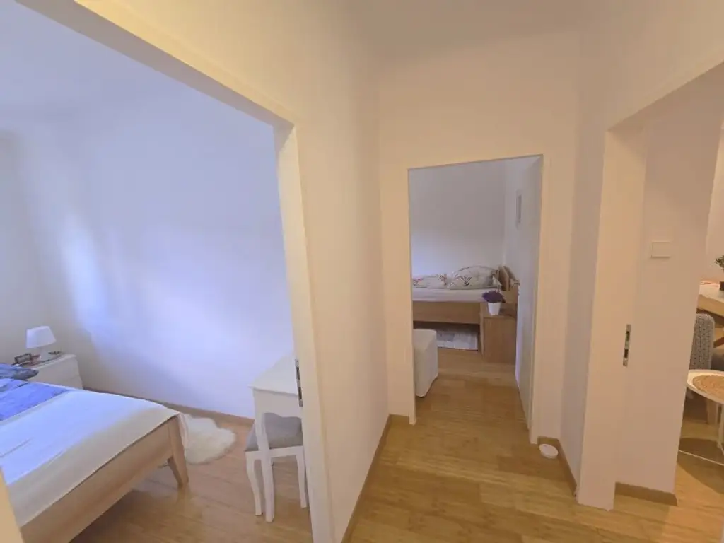 TOP LAGE - Koffer packen und einziehen! - hochwertig ausgestattete, moderne 3-Zimmer Wohnung mit verglaster Loggia - WIE ERSTBEZUG!
