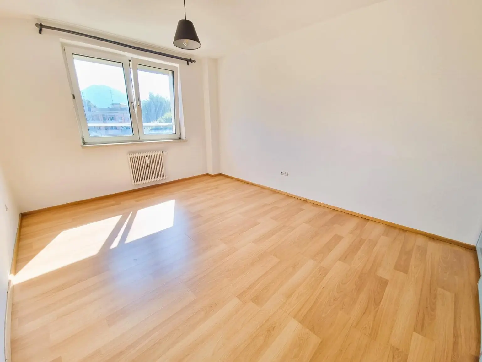 Top Lage: Attraktive 2-Zimmer-Wohnung mit Lift und Sonnenbalkon