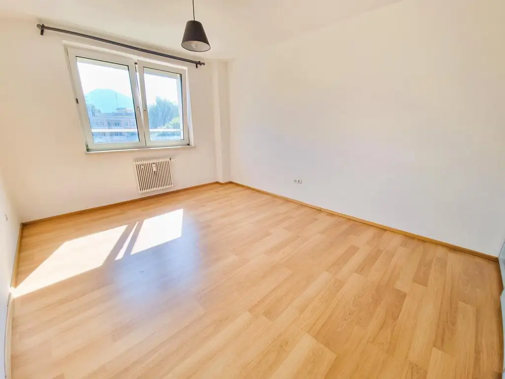Top Lage: Attraktive 2-Zimmer-Wohnung mit Lift und Sonnenbalkon