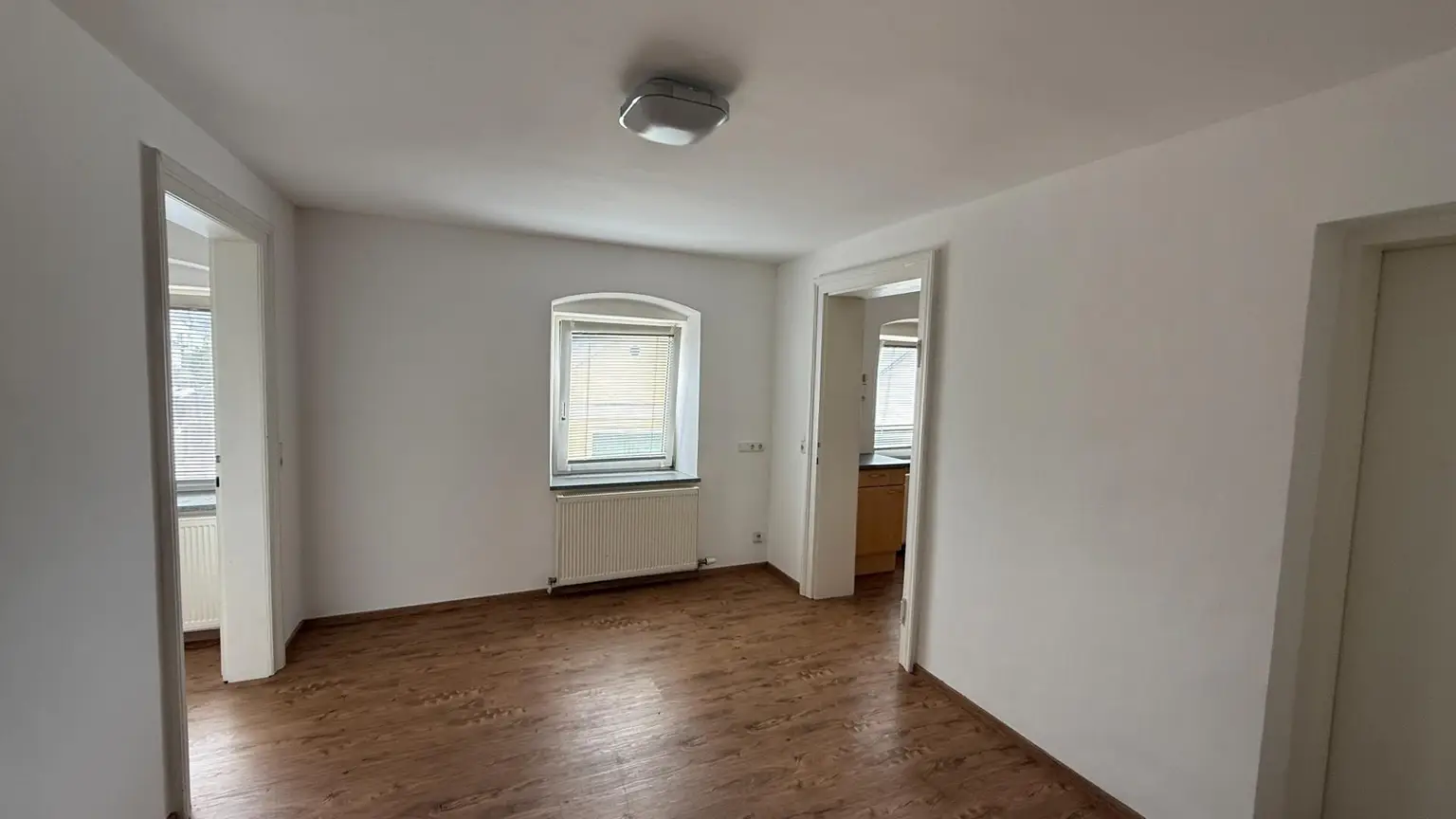 Zentrale 2-Zimmer-Wohnung mit Gartennutzung!