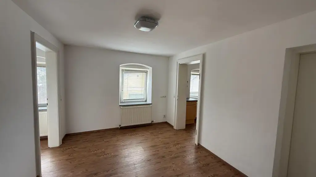 Zentrale 2-Zimmer-Wohnung mit Gartennutzung!