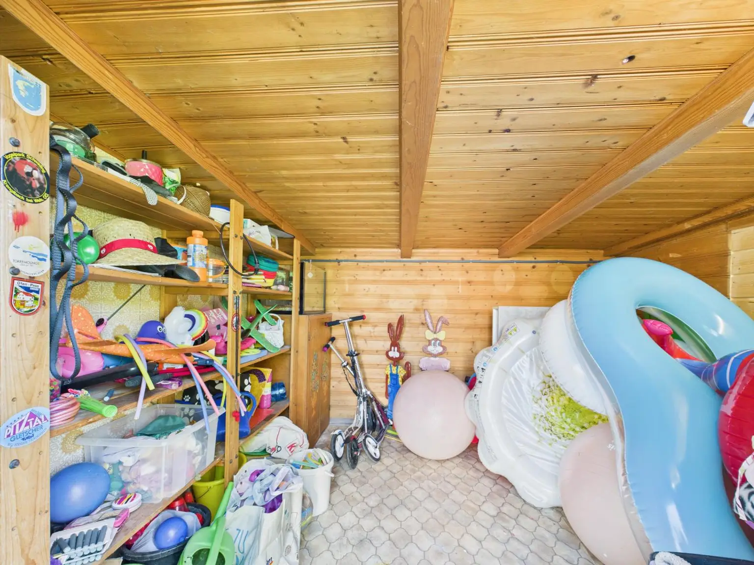 Vollkomfort Einfamilienhaus mit Pool, Sonnenterrasse und großem Garten