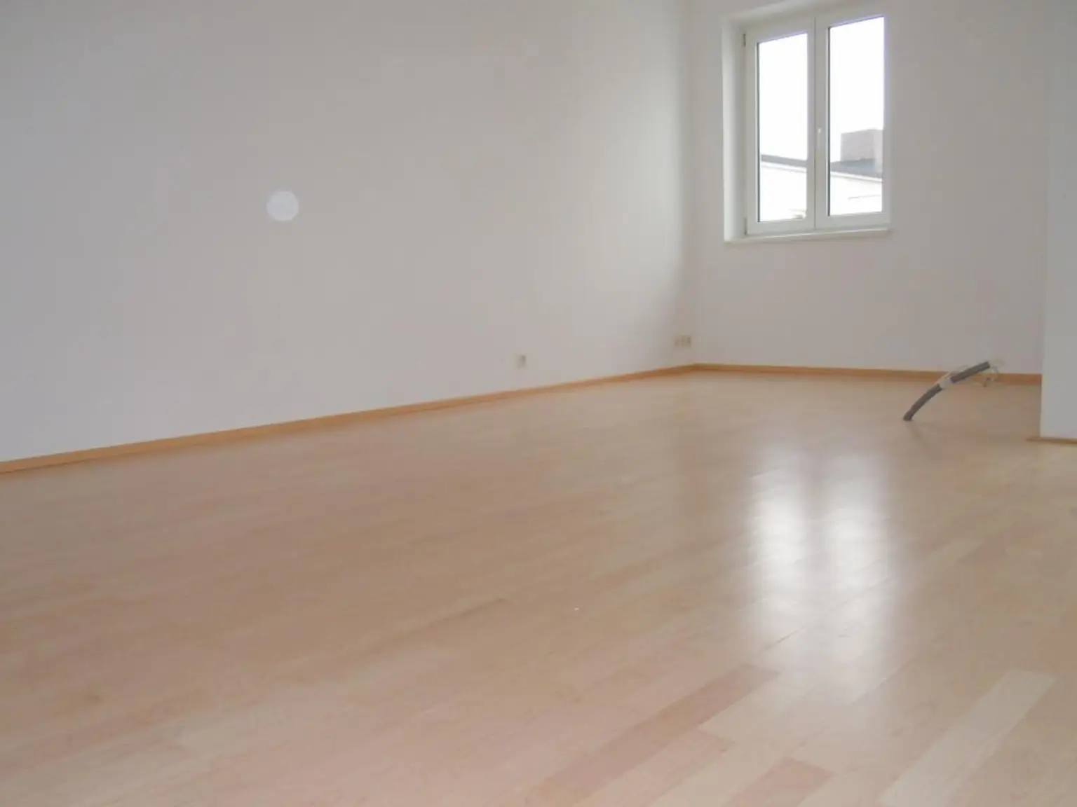 Helle 3,5-Zimmer-Wohnung mit Wintergarten & Loggia - verfügbar ab November 2025