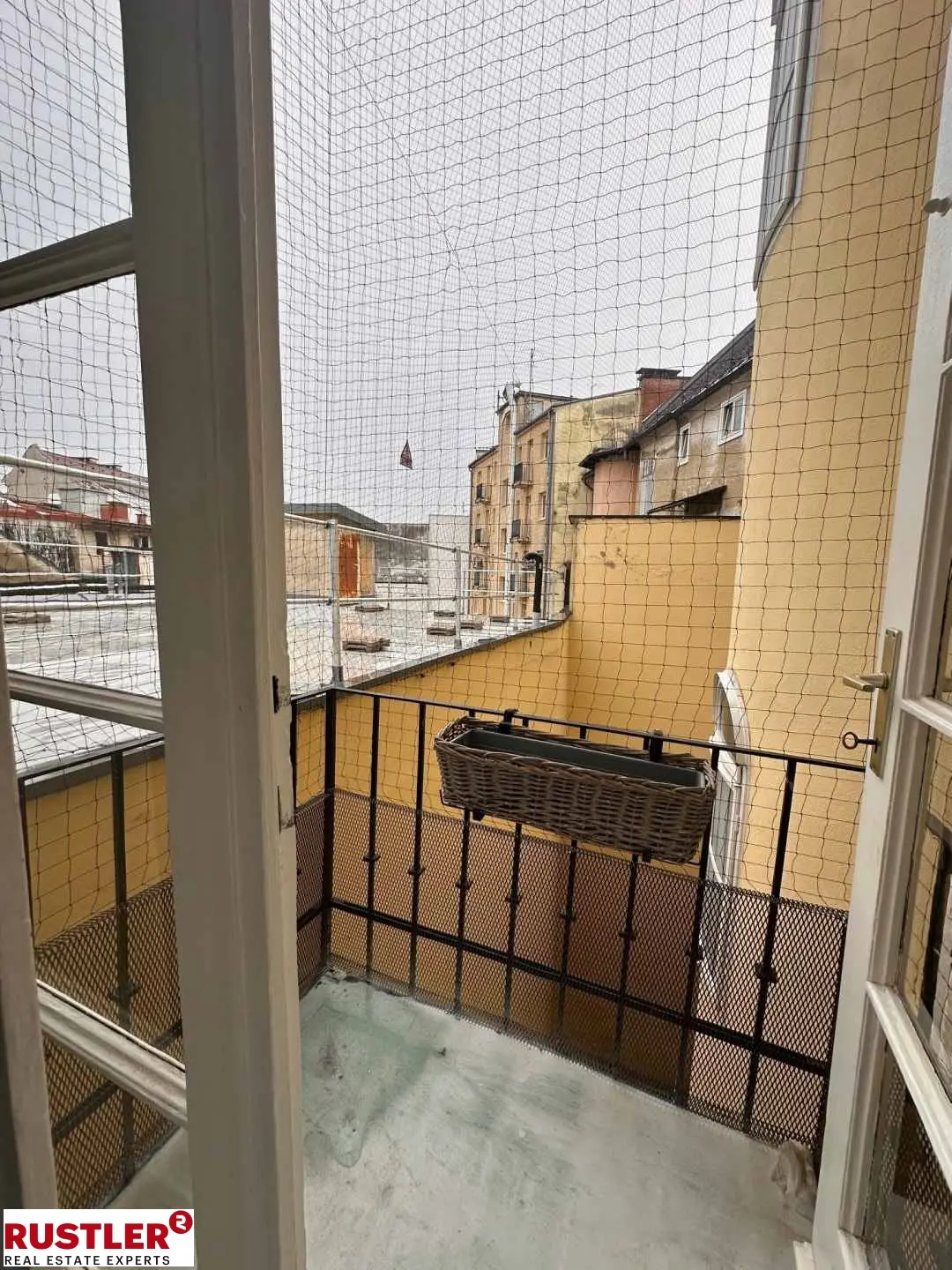 Repräsentative Altbauwohnung im Zentrum mit Balkon