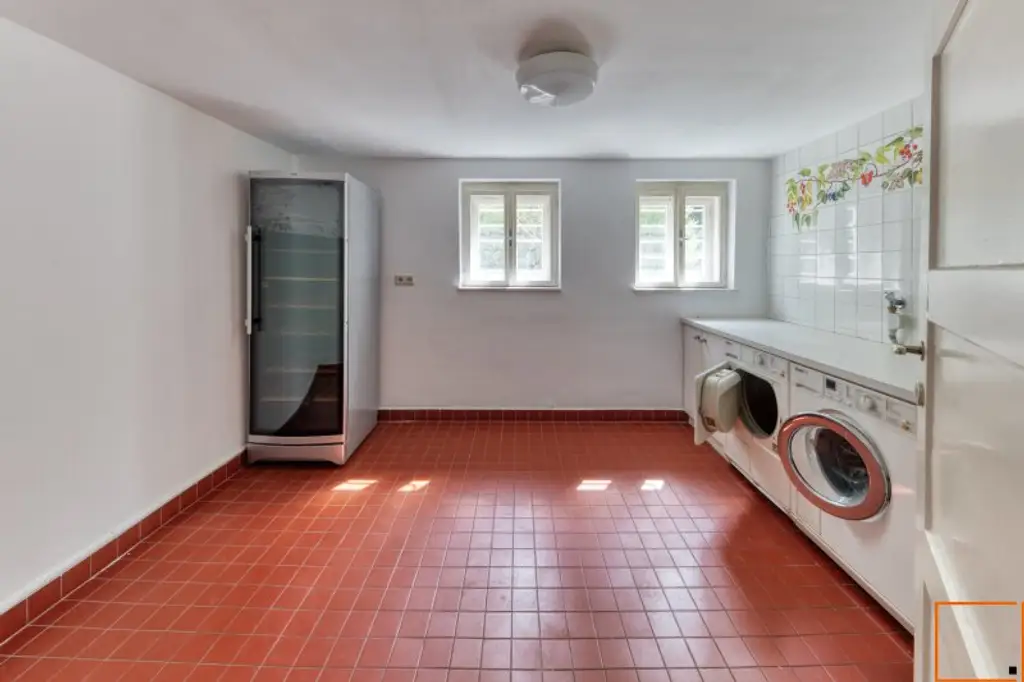 Bauhausvilla in zentraler Grinzinger Bestlage