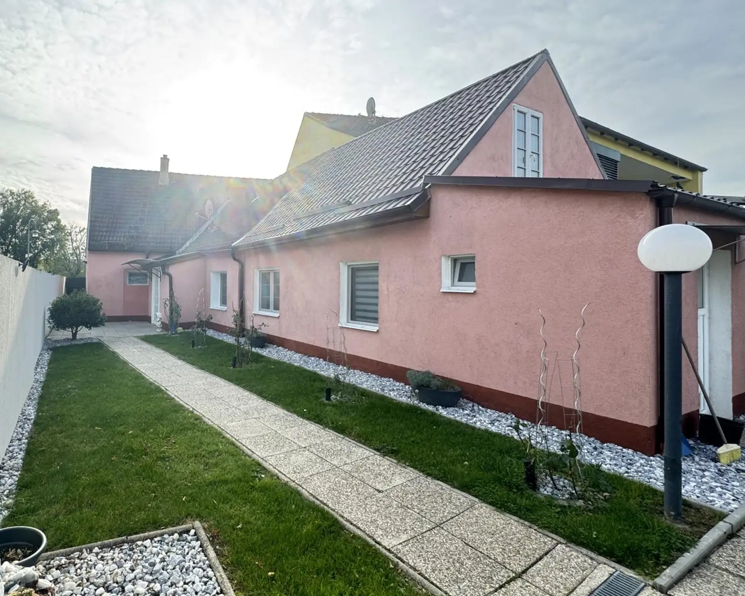 OPEN HOUSE! Charmantes Einfamilienhaus mit Pool