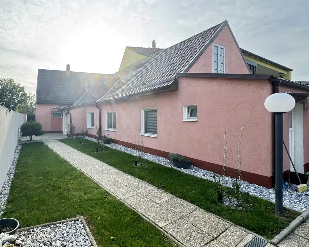 OPEN HOUSE! Charmantes Einfamilienhaus mit Pool