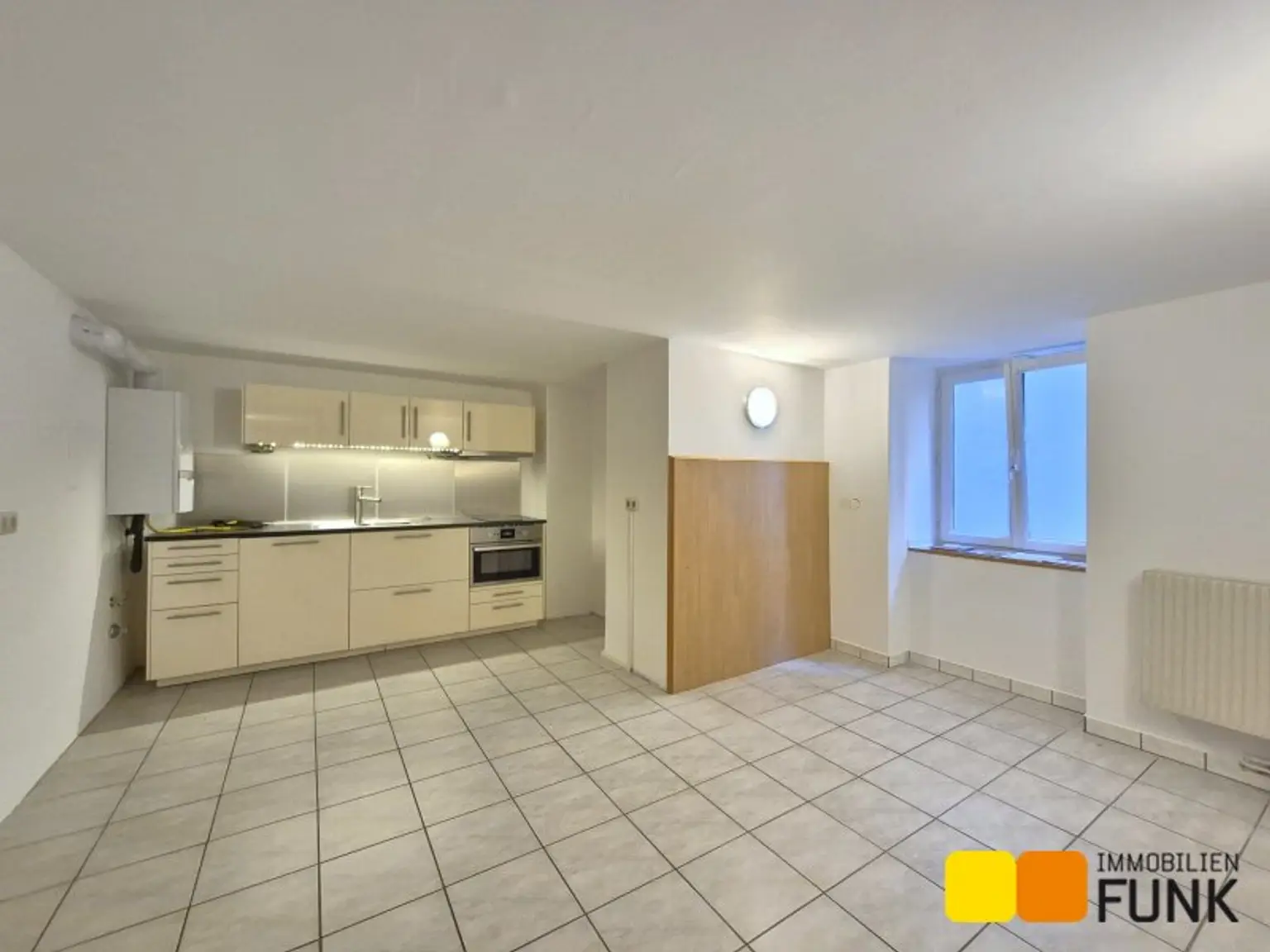 Attraktives Büro mit eigener Garage und zusätzlicher Lagerfläche